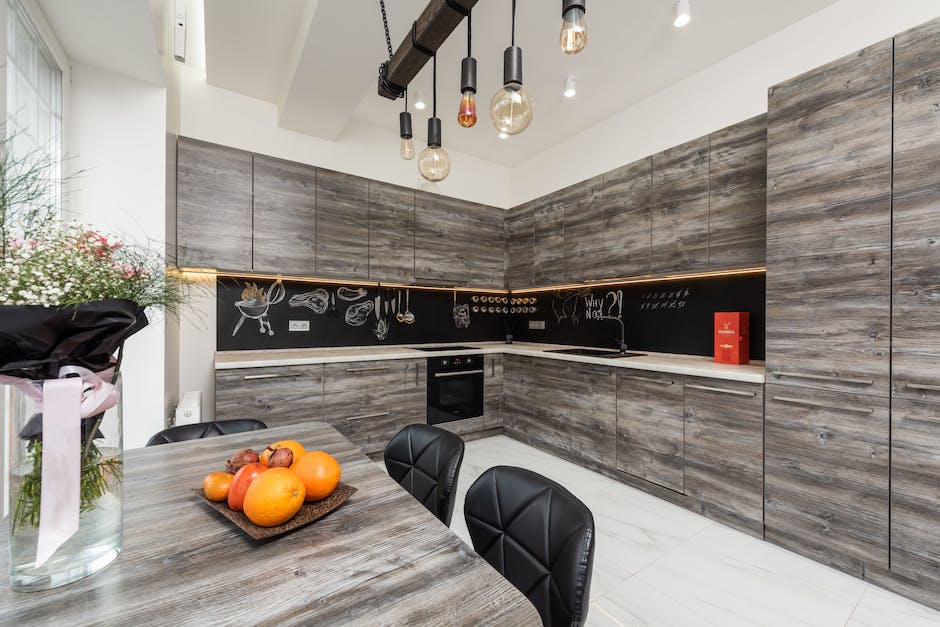 Welche Wandfarbe passt am besten zu einer grauen Küche?